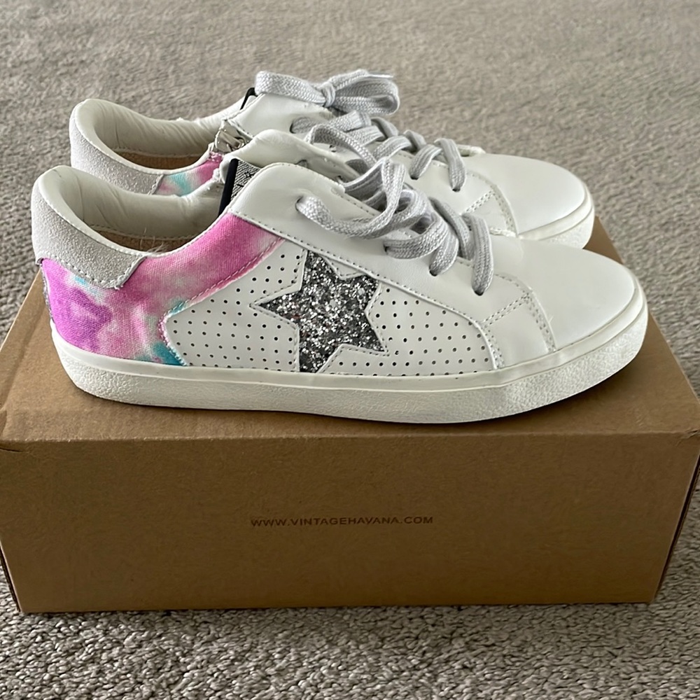 NEW Girls Vintage Havanas Star Sneakers